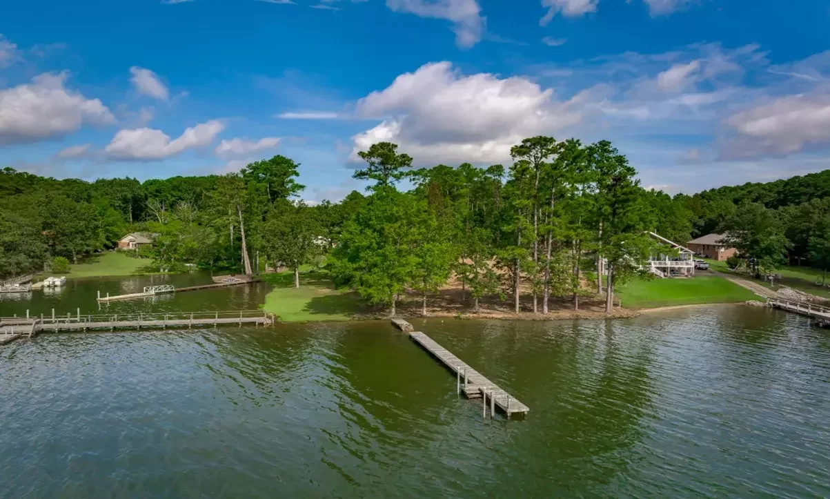 Waterfront residential property overview on a real estate video editing services website.